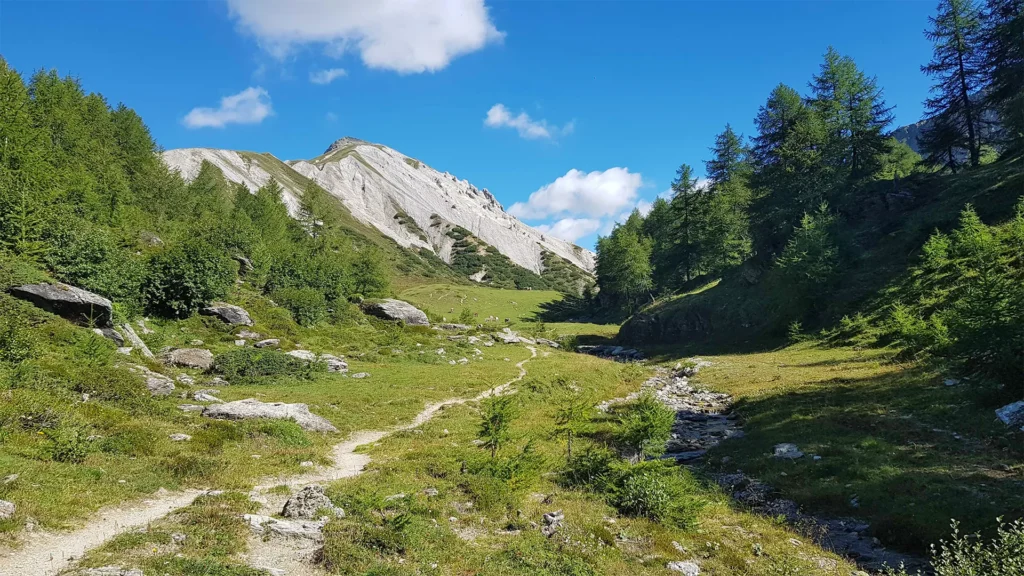 Mountainbiketour Engadin: Blick auf schönes Bergpanorama – Kurztrip ins Engadin